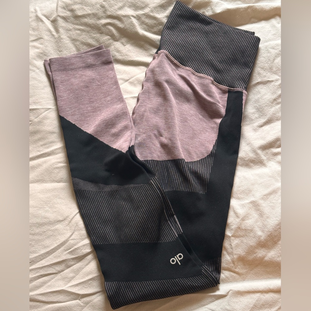 ALO Yoga Leggings - Pink and Black - Large